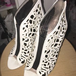 Vince Camuto White Mesh Booties